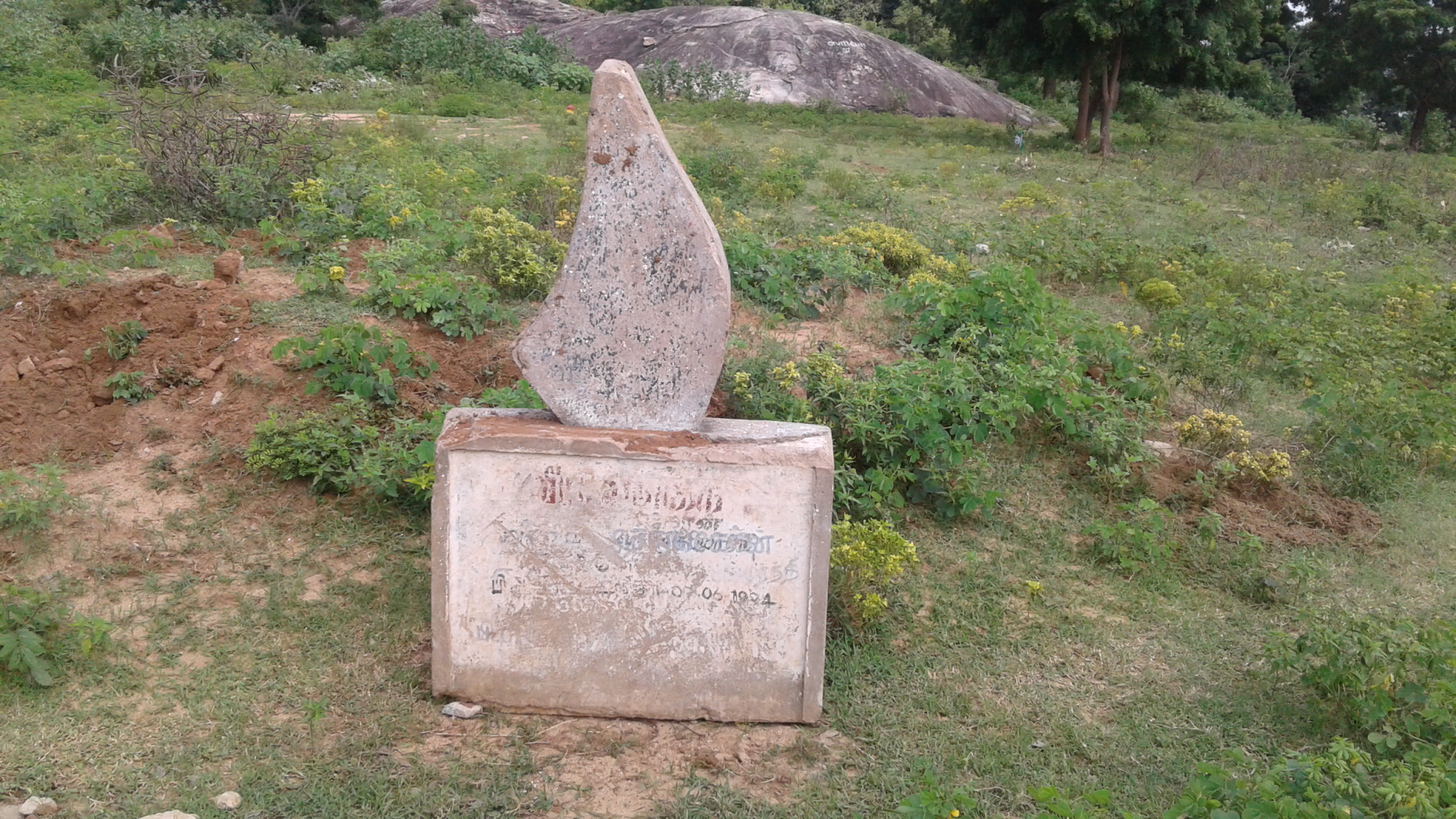 Sri Lankan Army Threatens Tamils Clearing Amparai Thuyilum Illam